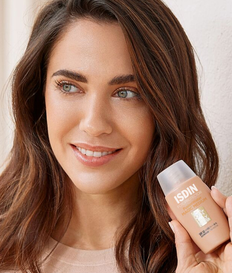 ضد آفتاب رنگ روشن فیوژن واتر SPF50 اصل